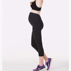 Maternity Crossover Panel Active Capri yoga Pants - Isabel‎ Maternity
